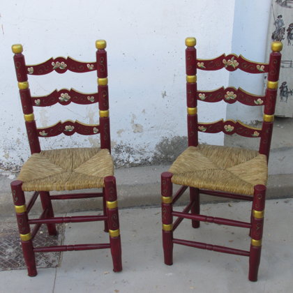 Sillas decoradas de enea