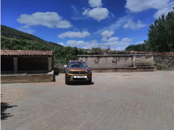 Duster en la Fuente del Arca y el Lavadero de El Tobar
